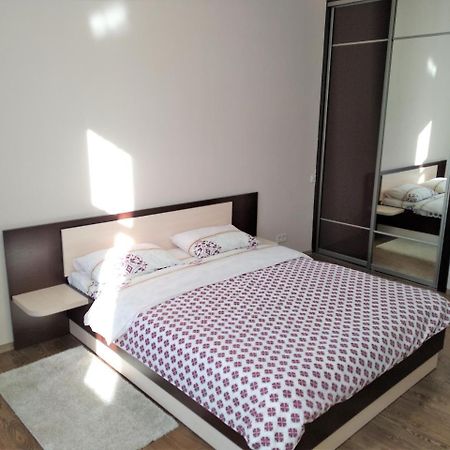 2 Bedrooms Apartment 150M From Opera House Lviv Kültér fotó